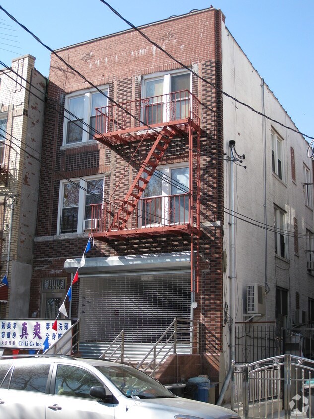 Building Photo - 772 57th St