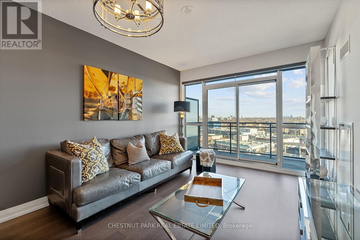 Primary Photo - 85 The Donway W