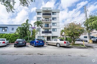 Building Photo - 6960 Rue Vendome