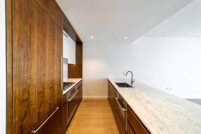 Foto del edificio - 75 Park Ln S