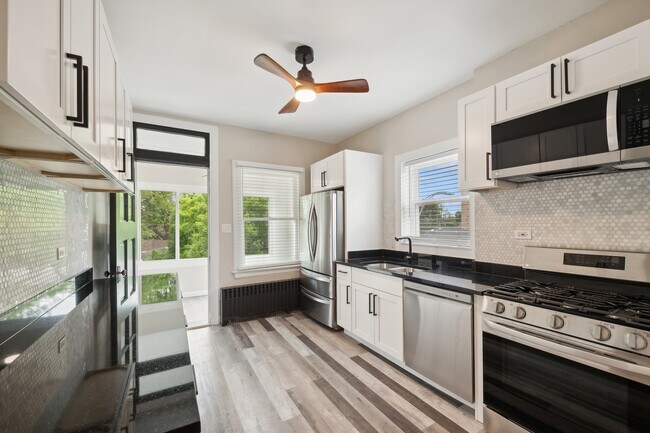 Foto del edificio - 919 Dunlop Ave