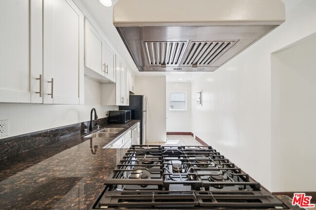 Foto del edificio - 7946 Fountain Ave