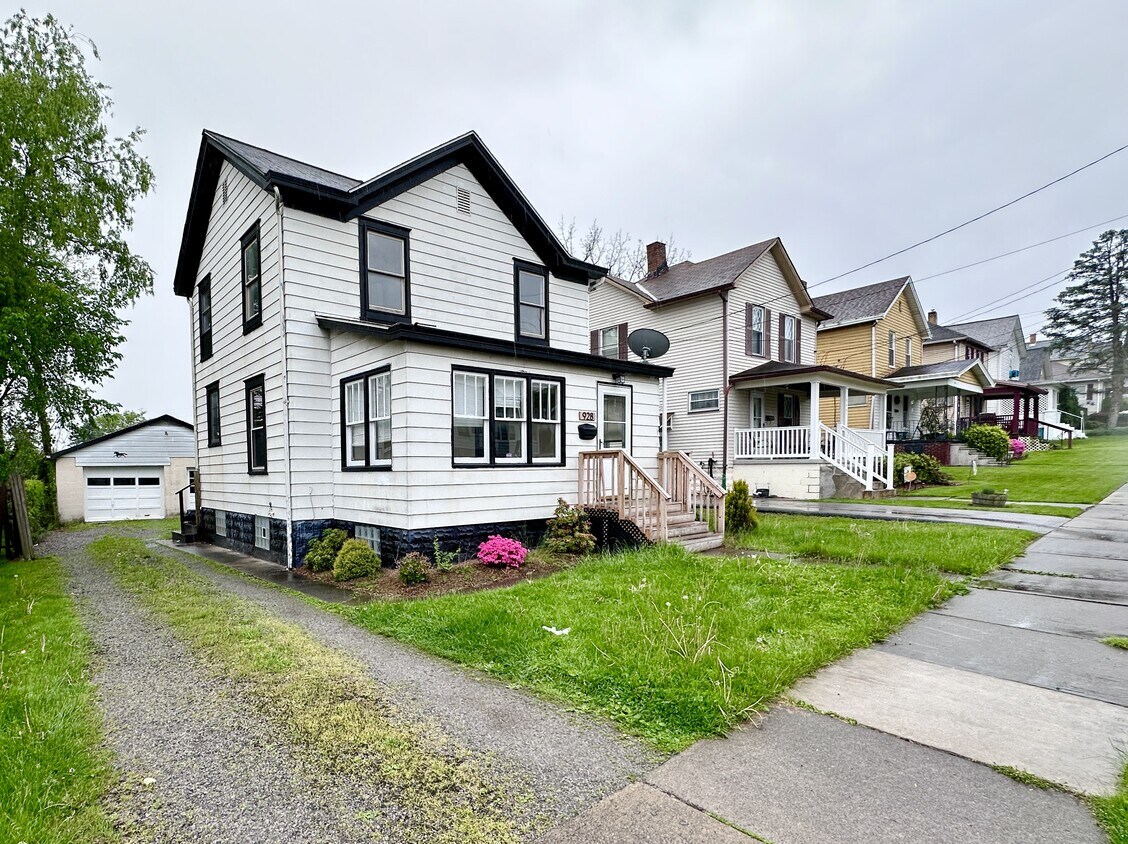 Primary Photo - 928 Temple Ave