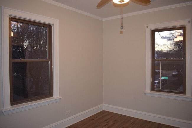 Building Photo - 3218 W Balmoral Ave