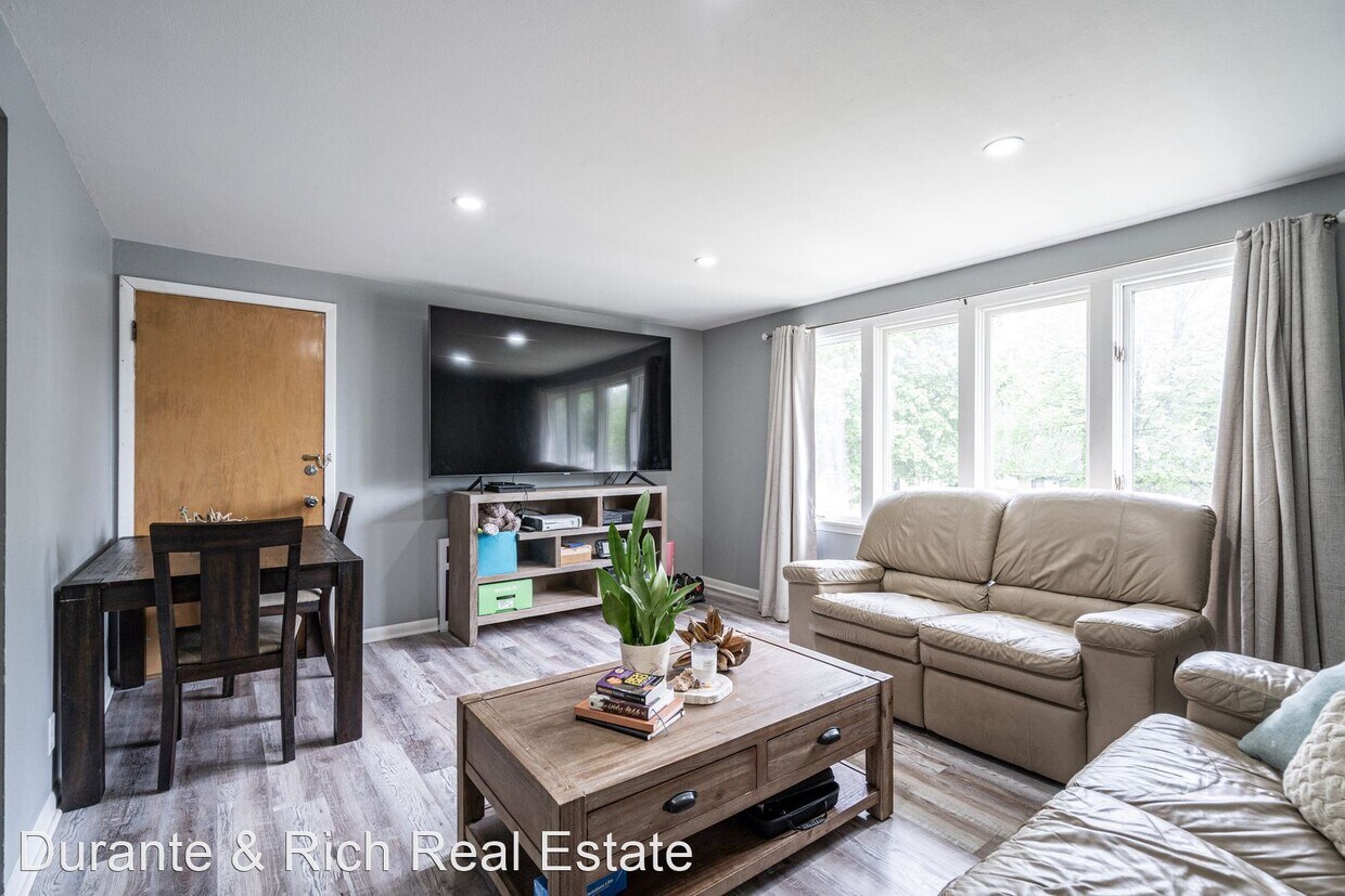 Primary Photo - 2 br, 1 bath House - 428 Gascoigne Drive