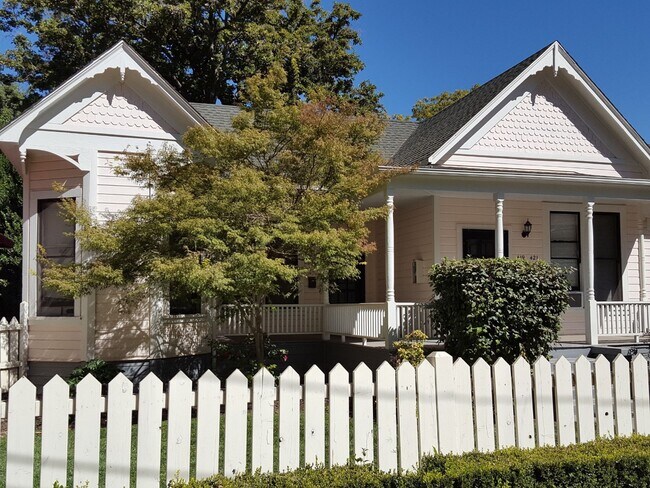 Building Photo - 421 Normal Ave