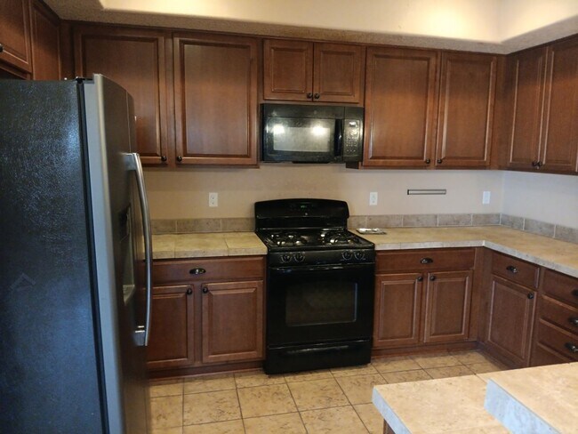 Foto del edificio - 4 Bedroom, 2 Bathroom! Lovely Home Coming Soon!