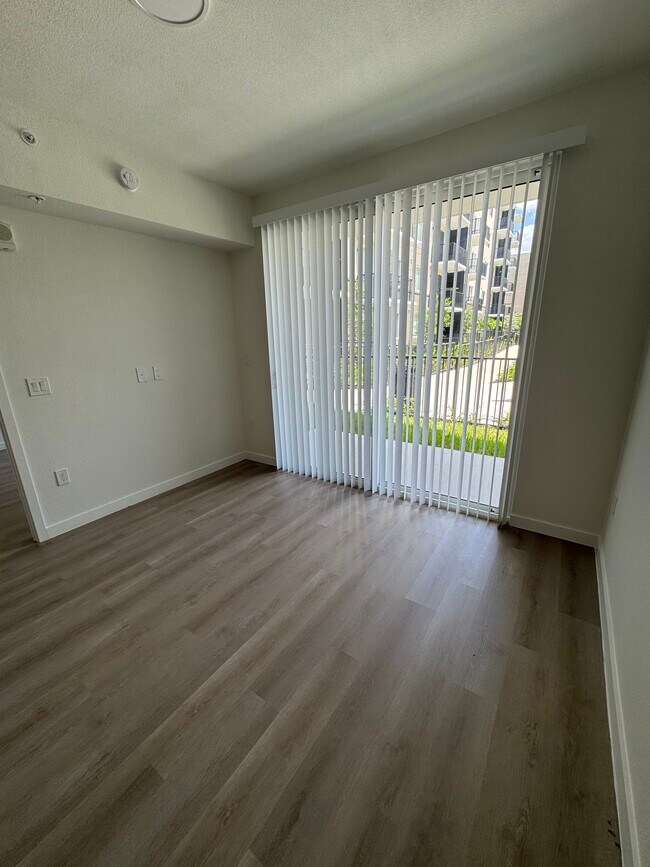 Foto del edificio - 15501 NW 2nd Pl
