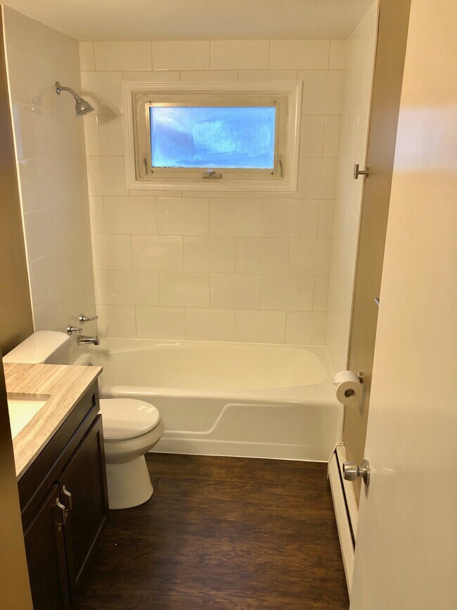 Bathroom - 82 Grant St