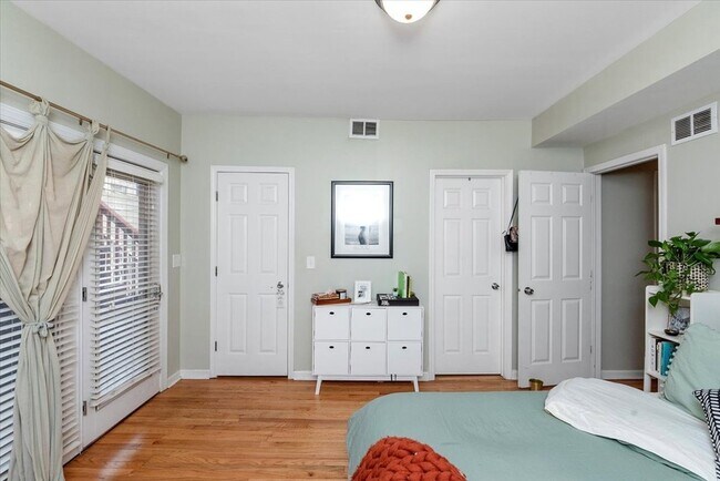 Foto del edificio - 1510 N Elk Grove Ave