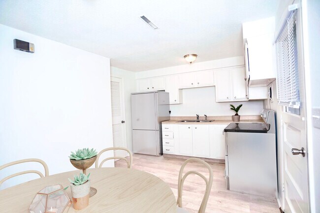 Foto del edificio - 105 E Barnes Ave