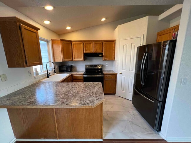 Building Photo - 2718 Bobcat Dr