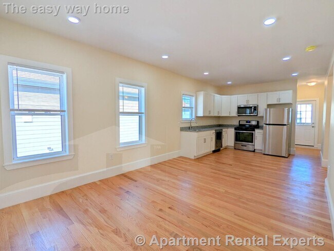 Foto del edificio - Union Sq. 3 BR, 2 Baths - Gut Reno - Laund...