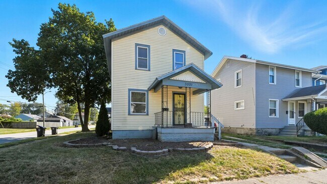Building Photo - NEW LISTING! 2 Bedroom home!