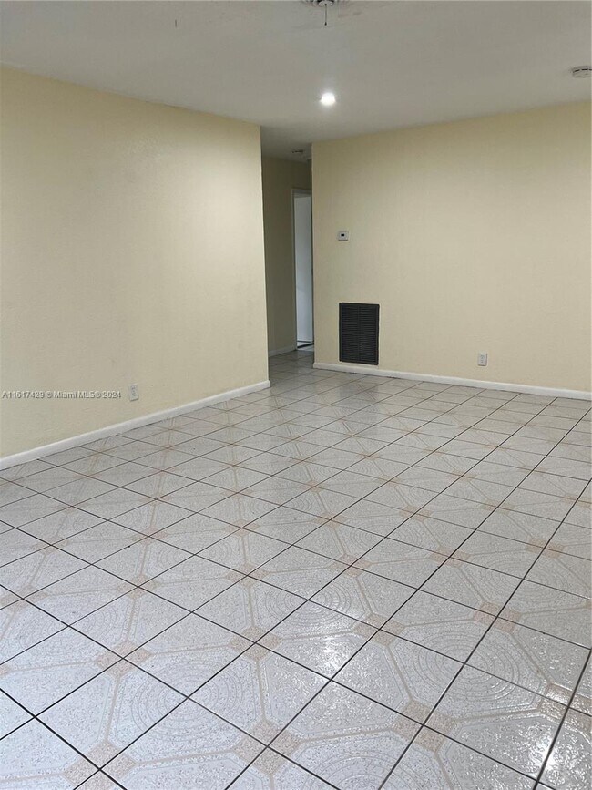 Foto del edificio - 420 NE 44th St