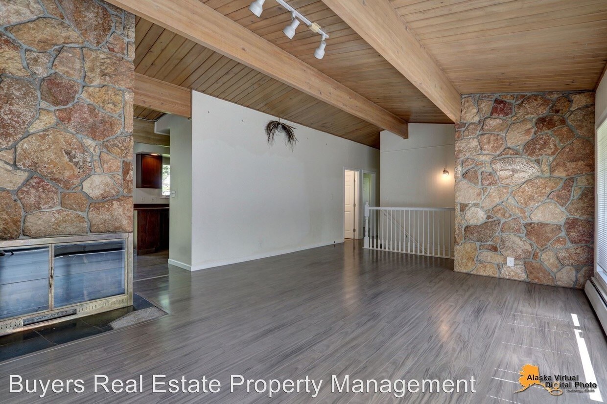 Primary Photo - 3 br, 2 bath House - 325 W 16th Avenue