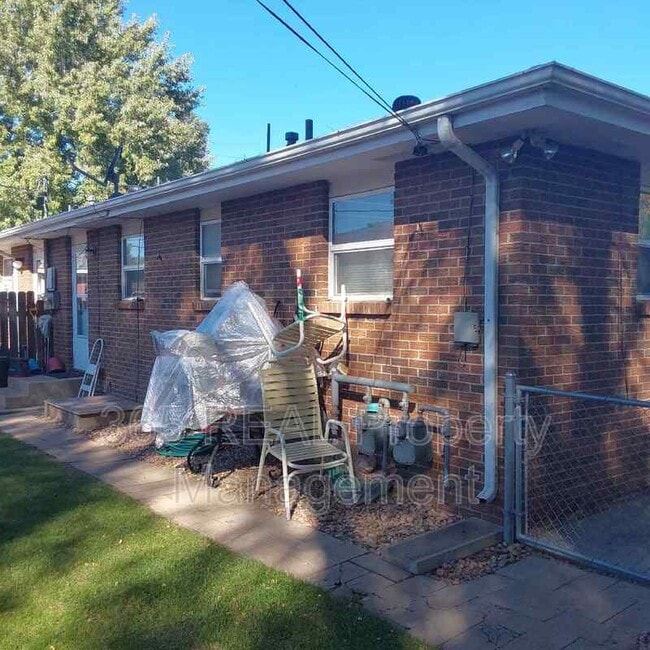 Building Photo - 2220 2nd St