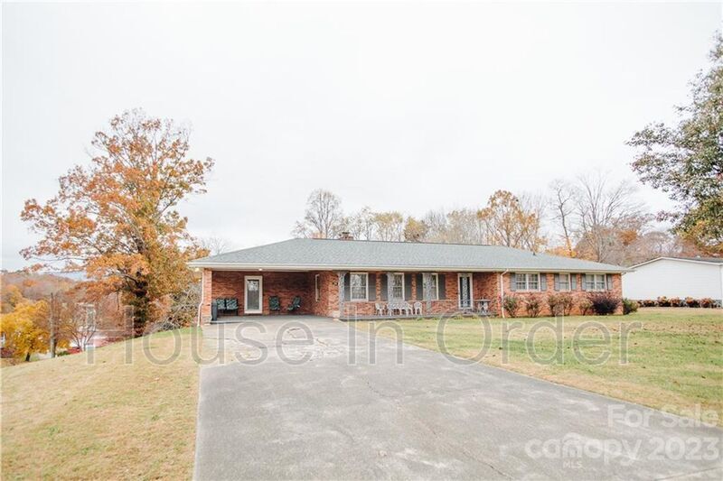 Foto principal - 219 Ridge Rd
