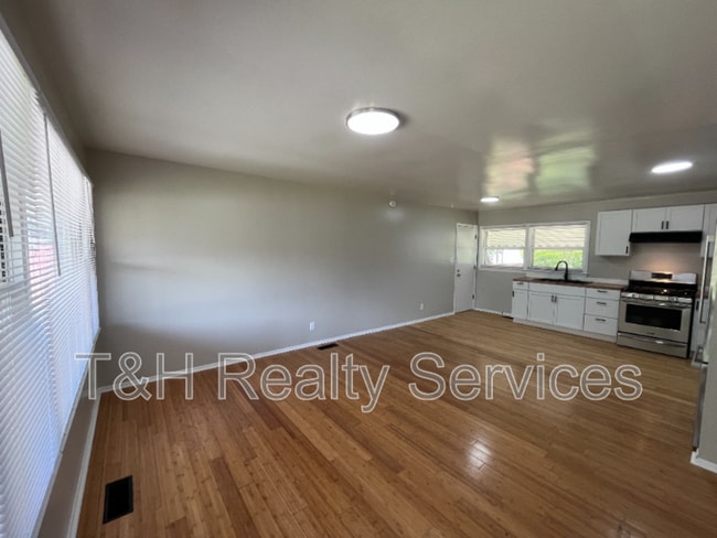 Building Photo - 3010 Winchester Dr