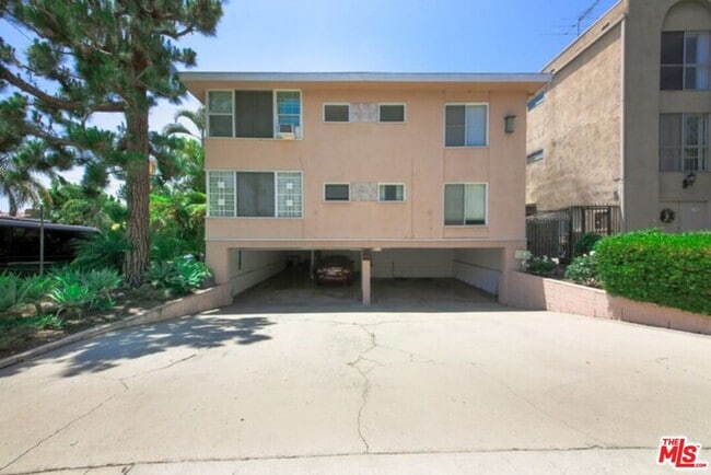 Building Photo - 10561 Missouri Ave