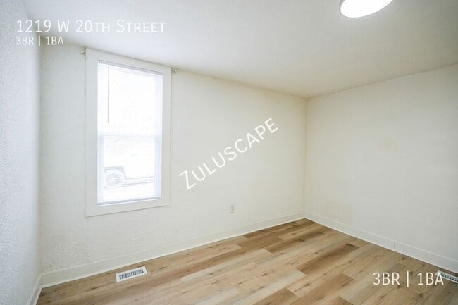 Building Photo - 1219 W 20th St