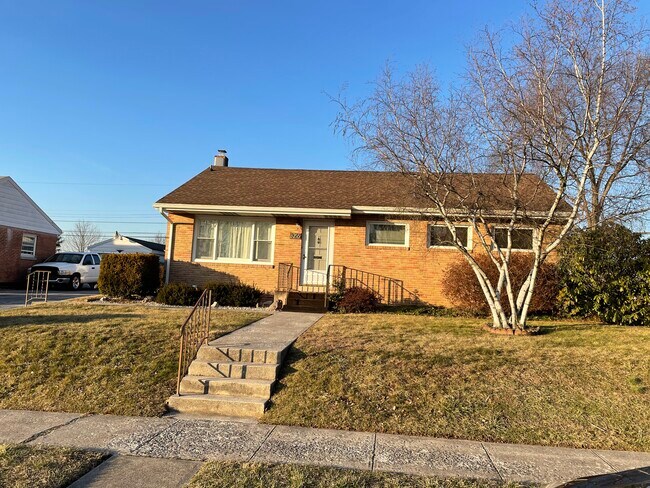 Front of house - 3216 Batesfield Rd