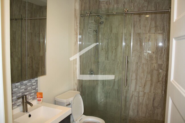 Foto del edificio - Comfortable Luxury Apartment with Stunning...