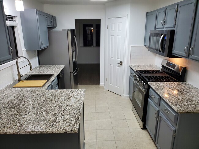 Foto del edificio - 9006 Bancroft Trl