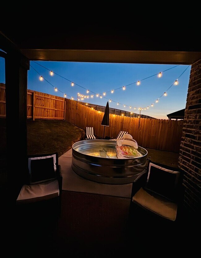 Foto del edificio - Beautifully designed 4-bedroom, 2.5-bath home