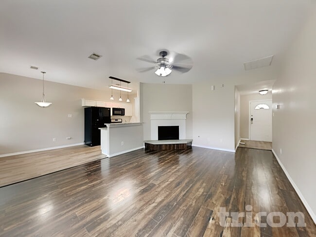 Building Photo - 2002 Briar Grove Dr