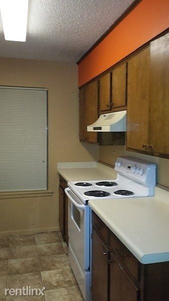 Building Photo - 2 br, 2.5 bath Townhome - 47 Colonial Drive C