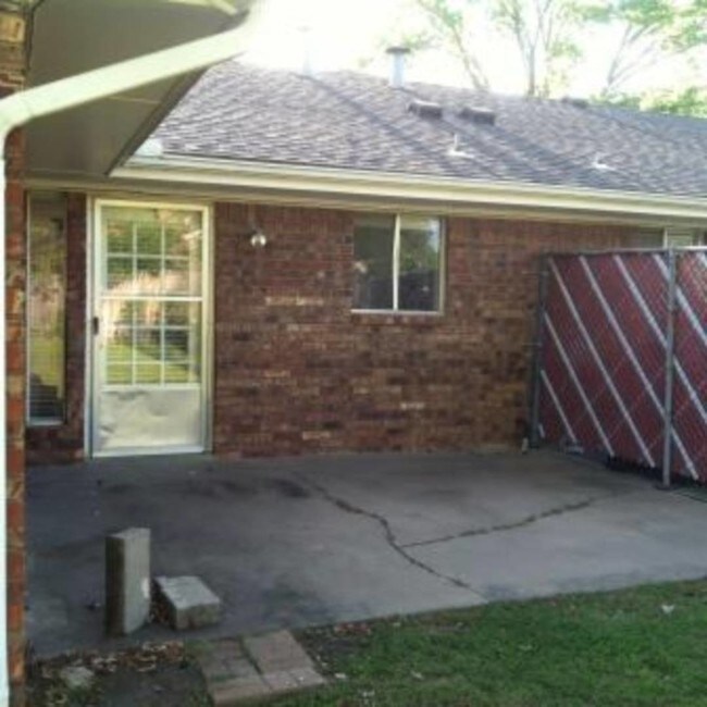 Building Photo - 5207 S 67th E Pl