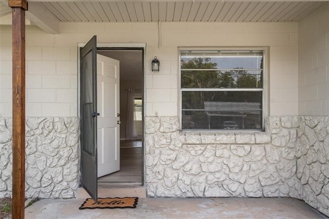 Building Photo - 111 Amigos Rd
