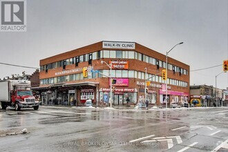 Building Photo - 1011-1011 Dufferin St