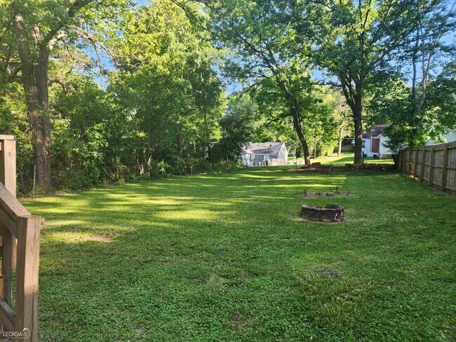 Foto del edificio - 2577 Eastwood Dr