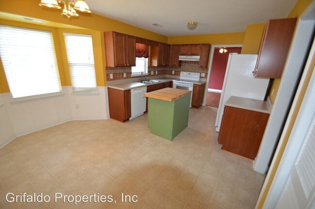 Building Photo - 172 Wheaton Dr