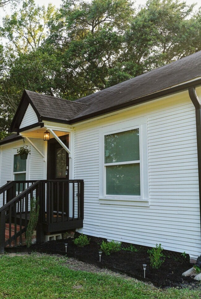 Building Photo - 420 S 8th St