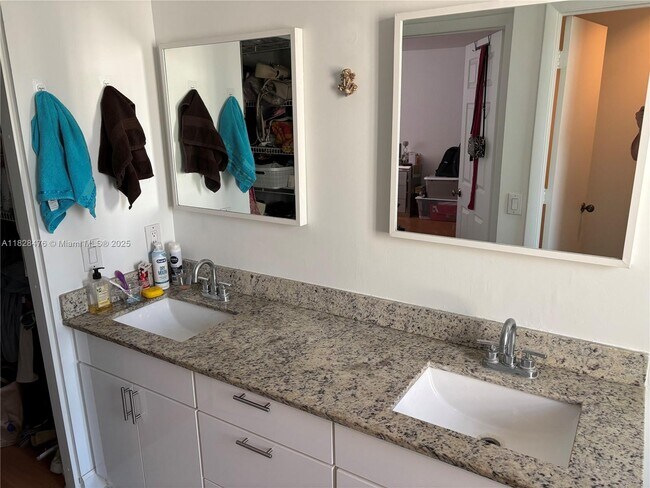 Foto del edificio - 4361 Dogwood Cir