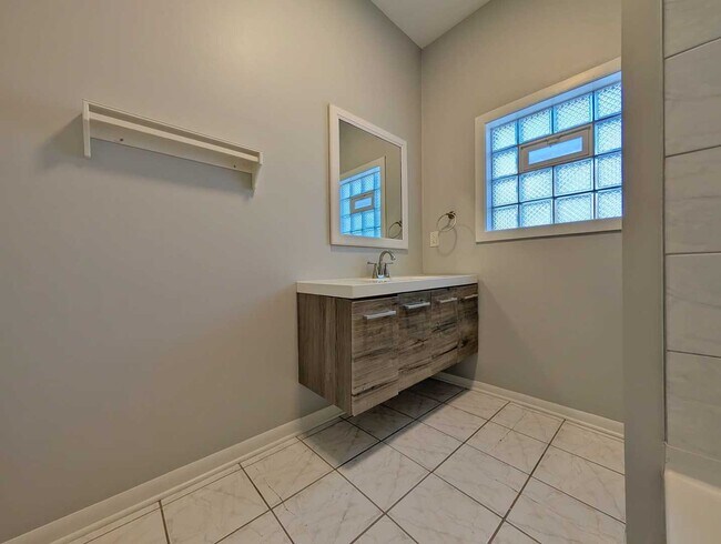 Foto del edificio - 1825 N Kedzie Ave