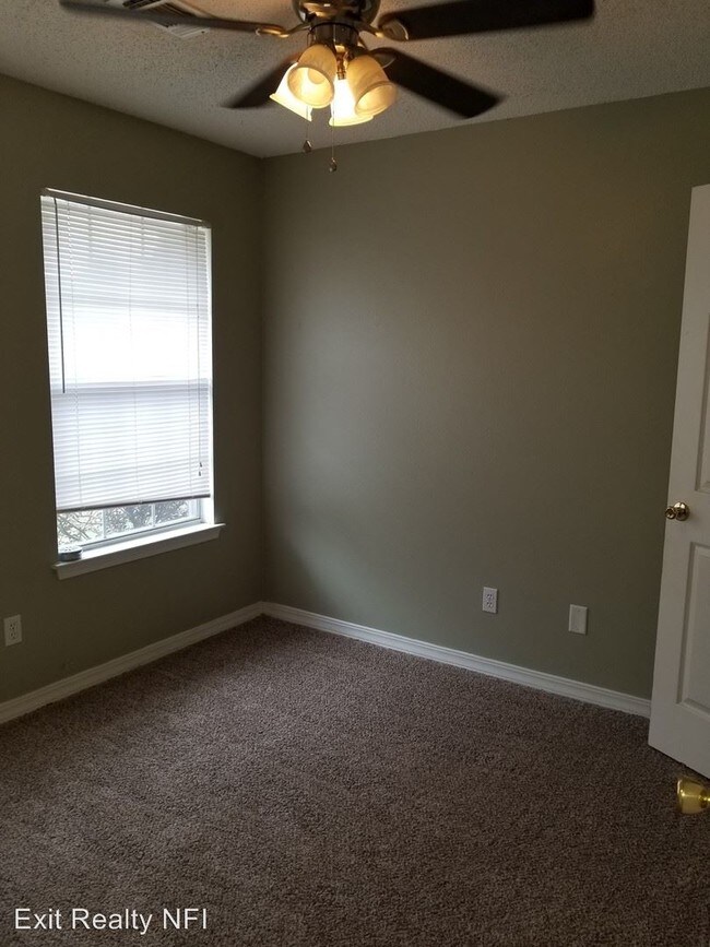 Building Photo - 3 br, 2 bath House - 2982 Meredith Dr