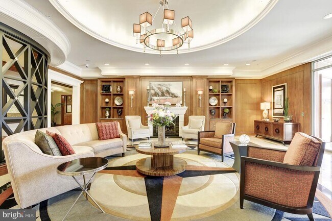 Foto del edificio - 8220 Crestwood Heights Dr