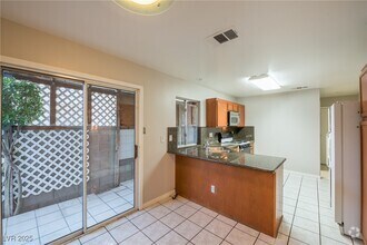 Building Photo - 7129 Paradise Bay Dr