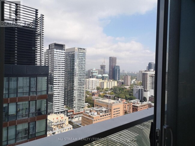 Building Photo - 501 Yonge St