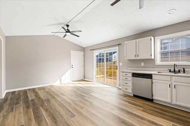 Foto del edificio - 230 Clover Cir