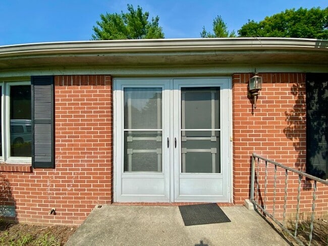 Building Photo - COMING SOON!! Beautiful 3-Bedroom, 2.5-Bat...