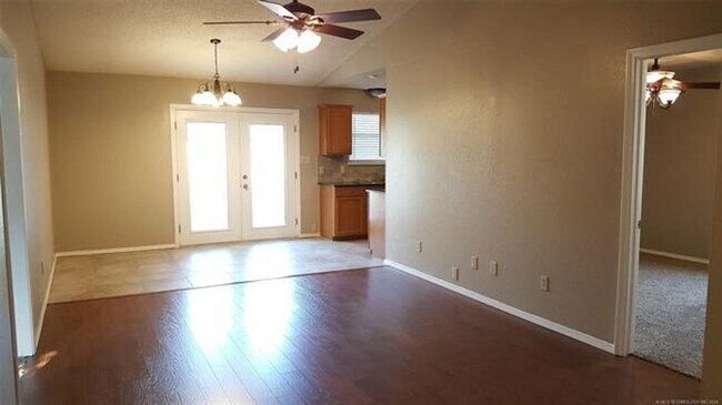 Foto del edificio - Beautiful 3 Bedroom home in Claremore
