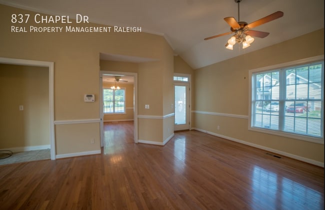 Building Photo - 837 Chapel Dr