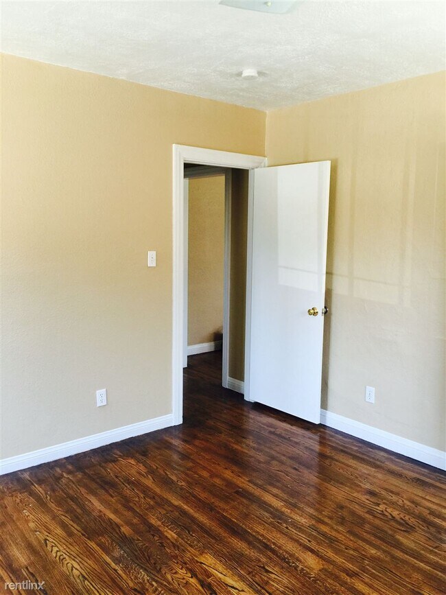 Building Photo - 3 br, 1 bath House - 2914A Poplar Dr 14 A