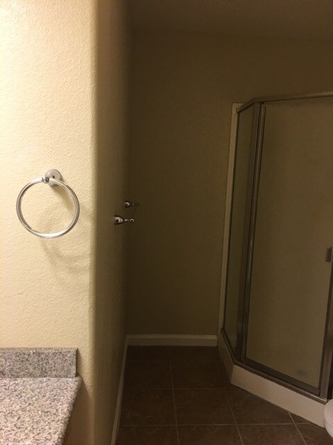 Building Photo - Modesto 3 Bedroom 2 1/2 Bath Condo