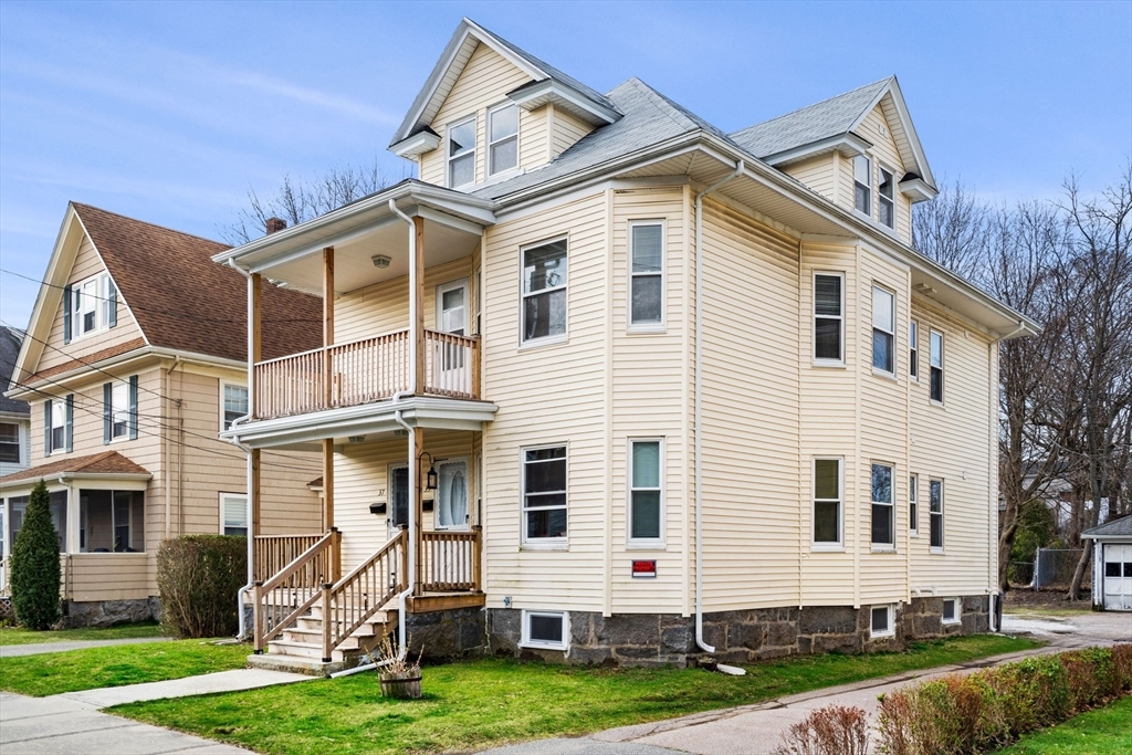Primary Photo - 37 Dysart St